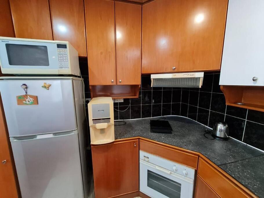 Lovely Waterfront Riverbank Suite With Pool A2 Kuching Ngoại thất bức ảnh