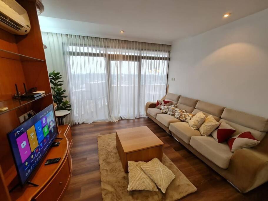 Lovely Waterfront Riverbank Suite With Pool A2 Kuching Ngoại thất bức ảnh