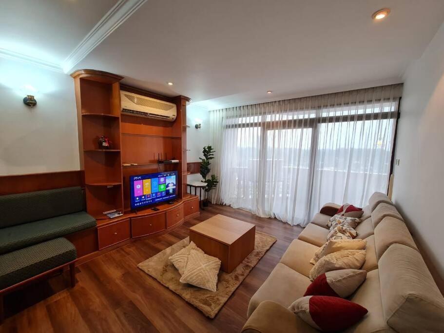 Lovely Waterfront Riverbank Suite With Pool A2 Kuching Ngoại thất bức ảnh